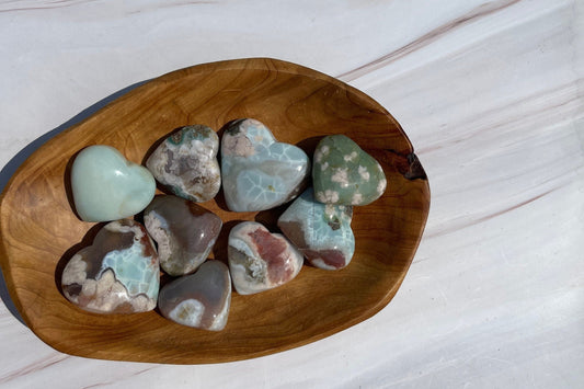 Higher Quality Green Flower Agate Heart Palm Stone